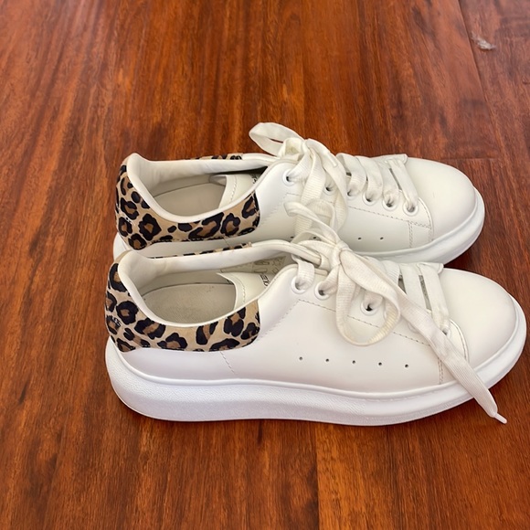 Alexander McQueen white leopard sneaker. Size 38 - Picture 3 of 6